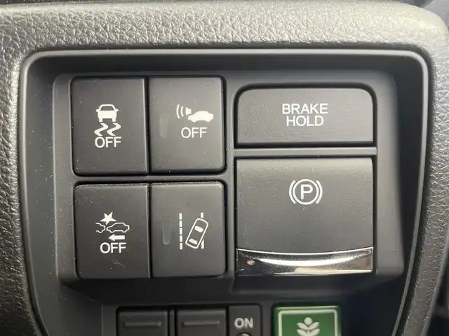 ホンダ オデッセイ ハイブリッド アブソルート・EXホンダセンジング 埼玉県 2017(平29)年 4.3万km プレミアムヴィーナスブラックP ホンダセンシング/　CMBS（衝突軽減ブレーキ）/　ACC（アダプティブクルーズコントロール）/　LKAS（車線維持支援システム）/純正9インチメモリナビ　（VXM-185VFNi）/　DTV CD DVD BT USB HDMI iPod/両側パワースライドドア/全方位カメラ/純正フリップダウンモニター/後席スモーク/ウォークスルー/横滑り防止装置/ビルトインETC2.0/エンジンスタートボタン/スマートキー/スペアキー/オートライト/純正LEDヘッドライト＆フォグランプ/純正アルミホイール