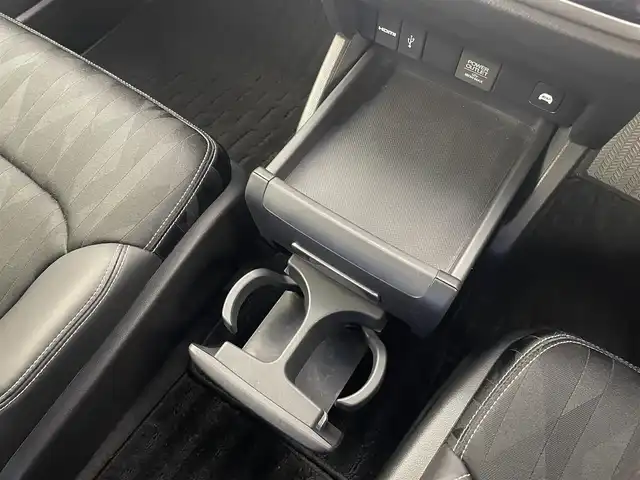 ホンダ オデッセイ ハイブリッド アブソルート・EXホンダセンジング 埼玉県 2017(平29)年 4.3万km プレミアムヴィーナスブラックP ホンダセンシング/　CMBS（衝突軽減ブレーキ）/　ACC（アダプティブクルーズコントロール）/　LKAS（車線維持支援システム）/純正9インチメモリナビ　（VXM-185VFNi）/　DTV CD DVD BT USB HDMI iPod/両側パワースライドドア/全方位カメラ/純正フリップダウンモニター/後席スモーク/ウォークスルー/横滑り防止装置/ビルトインETC2.0/エンジンスタートボタン/スマートキー/スペアキー/オートライト/純正LEDヘッドライト＆フォグランプ/純正アルミホイール