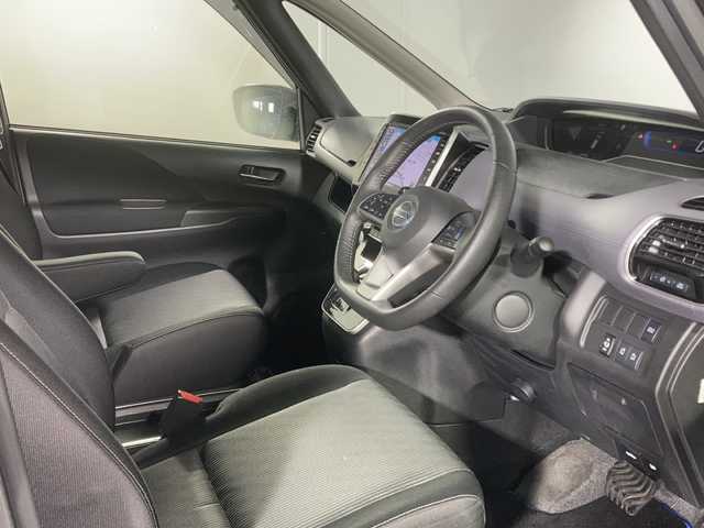 日産 セレナ e－パワー ハイウェイスター V 沖縄県 2020(令2)年 7万km ダークメタルグレー 県外仕入　/禁煙車　/プロパイロット　/純正ナビ/（フルセグTV CD DVD Bluetooth）　/アラウンドビューモニター　/純正フリップダウンモニター　/両側パワースライドドア　/ブラインドスポットモニター/前方ドライブレコーダー/デジタルインナーミラー　/ビルトインＥＴＣ/ETC/エマージェンシーブレーキ/レーンアシスト