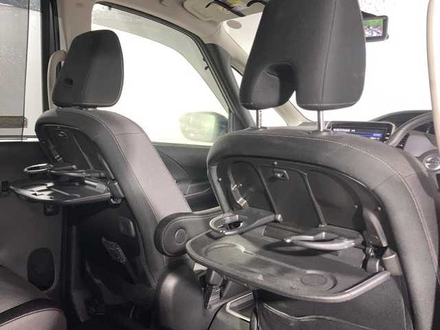 日産 セレナ e－パワー ハイウェイスター V 沖縄県 2020(令2)年 7万km ダークメタルグレー 県外仕入　/禁煙車　/プロパイロット　/純正ナビ/（フルセグTV CD DVD Bluetooth）　/アラウンドビューモニター　/純正フリップダウンモニター　/両側パワースライドドア　/ブラインドスポットモニター/前方ドライブレコーダー/デジタルインナーミラー　/ビルトインＥＴＣ/ETC/エマージェンシーブレーキ/レーンアシスト