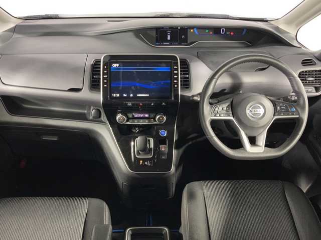 日産 セレナ e－パワー ハイウェイスター V 沖縄県 2020(令2)年 7万km ダークメタルグレー 県外仕入　/禁煙車　/プロパイロット　/純正ナビ/（フルセグTV CD DVD Bluetooth）　/アラウンドビューモニター　/純正フリップダウンモニター　/両側パワースライドドア　/ブラインドスポットモニター/前方ドライブレコーダー/デジタルインナーミラー　/ビルトインＥＴＣ/ETC/エマージェンシーブレーキ/レーンアシスト