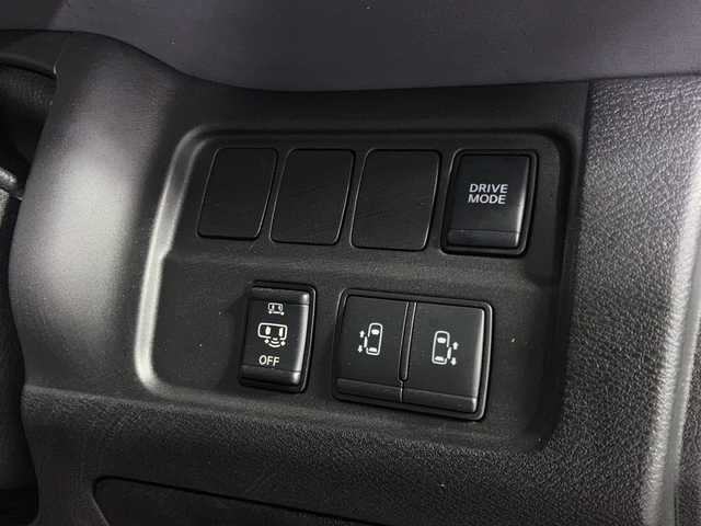 日産 セレナ e－パワー ハイウェイスター V 沖縄県 2020(令2)年 7万km ダークメタルグレー 県外仕入　/禁煙車　/プロパイロット　/純正ナビ/（フルセグTV CD DVD Bluetooth）　/アラウンドビューモニター　/純正フリップダウンモニター　/両側パワースライドドア　/ブラインドスポットモニター/前方ドライブレコーダー/デジタルインナーミラー　/ビルトインＥＴＣ/ETC/エマージェンシーブレーキ/レーンアシスト