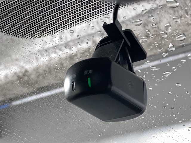 日産 セレナ e－パワー ハイウェイスター V 沖縄県 2020(令2)年 7万km ダークメタルグレー 県外仕入　/禁煙車　/プロパイロット　/純正ナビ/（フルセグTV CD DVD Bluetooth）　/アラウンドビューモニター　/純正フリップダウンモニター　/両側パワースライドドア　/ブラインドスポットモニター/前方ドライブレコーダー/デジタルインナーミラー　/ビルトインＥＴＣ/ETC/エマージェンシーブレーキ/レーンアシスト