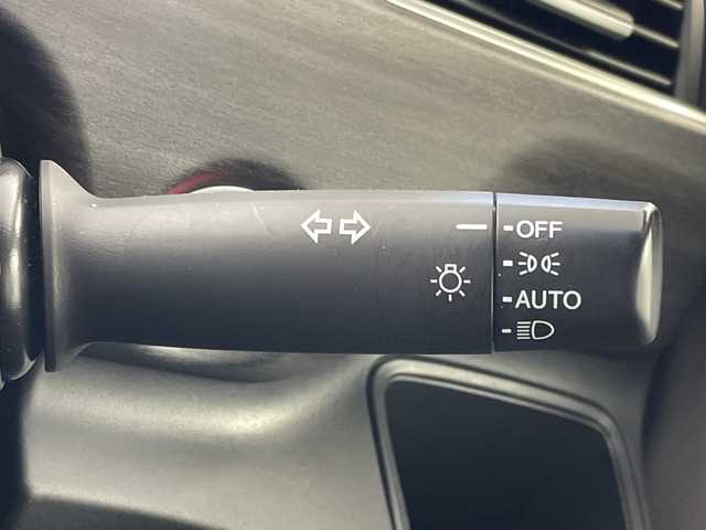 ホンダ フリード ハイブリット EX 岐阜県 2018(平30)年 5.6万km ホワイトオーキッドパール 純正9インチメモリナビ（VXM-197VFNi）/フルセグ/BT/DVD/バックカメラ/ホンダセンシング/・衝突軽減ブレーキ/・アダプティブクルーズコントロール/・車線維持支援システム/・路外逸脱抑制機能/・先行車発進お知らせ機能/・誤発進抑制機能/・後方誤発進抑制機能/ビルトインETC/社外ドライブ/ハーフレザーシート/前席シートヒーター/本革ステアリング/ステアリングスイッチ/LEDオートライト/パーキングセンサー/純正フロアマット/GPSレーダー探知機/サイドバイザー/純正15インチAW/プッシュスタート/サンシェード