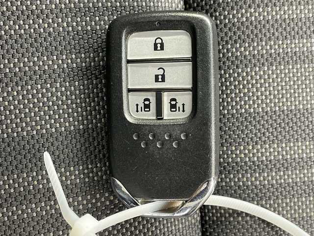 ホンダ フリード ハイブリット EX 岐阜県 2018(平30)年 5.6万km ホワイトオーキッドパール 純正9インチメモリナビ（VXM-197VFNi）/フルセグ/BT/DVD/バックカメラ/ホンダセンシング/・衝突軽減ブレーキ/・アダプティブクルーズコントロール/・車線維持支援システム/・路外逸脱抑制機能/・先行車発進お知らせ機能/・誤発進抑制機能/・後方誤発進抑制機能/ビルトインETC/社外ドライブ/ハーフレザーシート/前席シートヒーター/本革ステアリング/ステアリングスイッチ/LEDオートライト/パーキングセンサー/純正フロアマット/GPSレーダー探知機/サイドバイザー/純正15インチAW/プッシュスタート/サンシェード