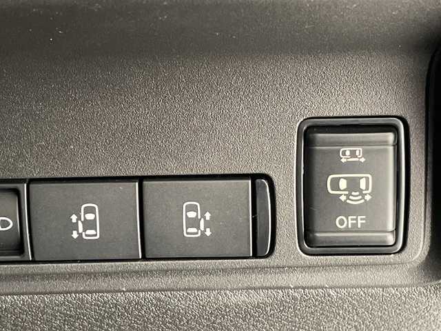 日産 セレナ ハイウェイスター V 愛知県 2025(令7)年 0.9万km プリズムホワイト プロパイロット/ディスプレイオーディオナビ/両側パワースライドドア/レーダークルーズコントロール/バックカメラ/ハンズフリースライドドア/コーナーセンサー/純正アルミホイール/ブラインドスポットモニター/LEDヘッドライト/パドルシフト/リアオートエアコン/オートマチックハイビーム/ドライブレコーダー/ETC/ステアリングスイッチ/スマートキー/プッシュスタート