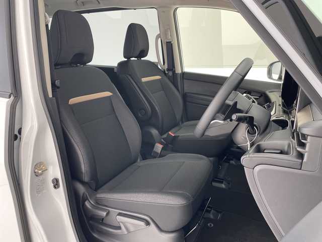 日産 セレナ ハイウェイスター V 愛知県 2025(令7)年 0.9万km プリズムホワイト プロパイロット/ディスプレイオーディオナビ/両側パワースライドドア/レーダークルーズコントロール/バックカメラ/ハンズフリースライドドア/コーナーセンサー/純正アルミホイール/ブラインドスポットモニター/LEDヘッドライト/パドルシフト/リアオートエアコン/オートマチックハイビーム/ドライブレコーダー/ETC/ステアリングスイッチ/スマートキー/プッシュスタート