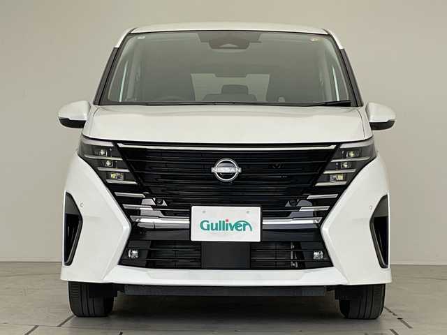 日産 セレナ ハイウェイスター V 愛知県 2025(令7)年 0.9万km プリズムホワイト プロパイロット/ディスプレイオーディオナビ/両側パワースライドドア/レーダークルーズコントロール/バックカメラ/ハンズフリースライドドア/コーナーセンサー/純正アルミホイール/ブラインドスポットモニター/LEDヘッドライト/パドルシフト/リアオートエアコン/オートマチックハイビーム/ドライブレコーダー/ETC/ステアリングスイッチ/スマートキー/プッシュスタート