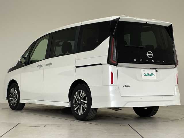 日産 セレナ ハイウェイスター V 愛知県 2025(令7)年 0.9万km プリズムホワイト プロパイロット/ディスプレイオーディオナビ/両側パワースライドドア/レーダークルーズコントロール/バックカメラ/ハンズフリースライドドア/コーナーセンサー/純正アルミホイール/ブラインドスポットモニター/LEDヘッドライト/パドルシフト/リアオートエアコン/オートマチックハイビーム/ドライブレコーダー/ETC/ステアリングスイッチ/スマートキー/プッシュスタート