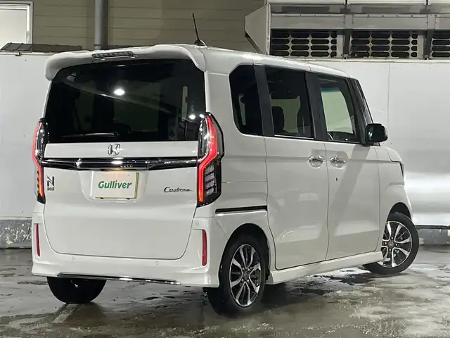 ホンダ Ｎ ＢＯＸ カスタム L 青森県 2023(令5)年 0.8万km プラチナホワイトパール ワンオーナー/純正14AW/純正フロアマット/両側パワースライドドア/フォグランプ/コーナーセンサー/ベンチシート/シートヒーター前席/クルーズコントロール/衝突軽減ブレーキ/車線逸脱警報/アイドリングストップ/ヒルスタートアシスト/盗難防止警報/横滑り防止機能/電動パーキング/USB/スペアキー/社外14AW冬タイヤ積込（155/65/14）/保証書/取扱説明書