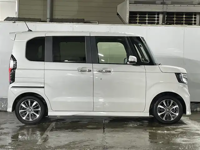 ホンダ Ｎ ＢＯＸ カスタム L 青森県 2023(令5)年 0.8万km プラチナホワイトパール ワンオーナー/純正14AW/純正フロアマット/両側パワースライドドア/フォグランプ/コーナーセンサー/ベンチシート/シートヒーター前席/クルーズコントロール/衝突軽減ブレーキ/車線逸脱警報/アイドリングストップ/ヒルスタートアシスト/盗難防止警報/横滑り防止機能/電動パーキング/USB/スペアキー/社外14AW冬タイヤ積込（155/65/14）/保証書/取扱説明書