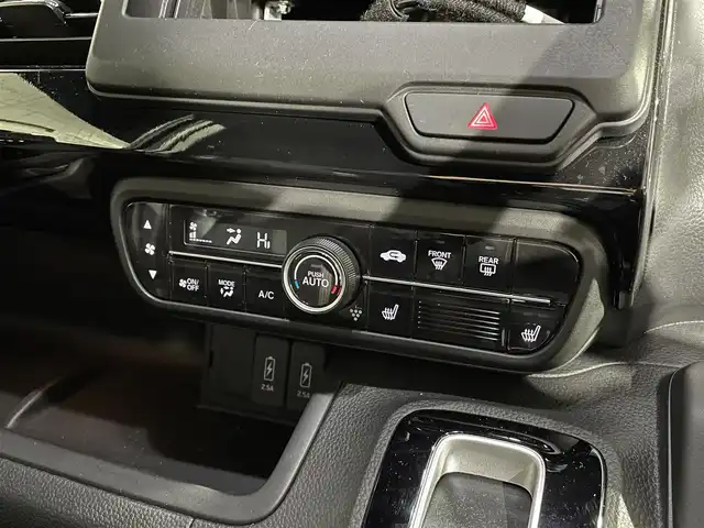 ホンダ Ｎ ＢＯＸ カスタム L 青森県 2023(令5)年 0.8万km プラチナホワイトパール ワンオーナー/純正14AW/純正フロアマット/両側パワースライドドア/フォグランプ/コーナーセンサー/ベンチシート/シートヒーター前席/クルーズコントロール/衝突軽減ブレーキ/車線逸脱警報/アイドリングストップ/ヒルスタートアシスト/盗難防止警報/横滑り防止機能/電動パーキング/USB/スペアキー/社外14AW冬タイヤ積込（155/65/14）/保証書/取扱説明書