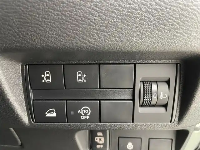三菱 デリカミニ T プレミアム 富山県 2023(令5)年 0.5万km ＤグリーンⅡ 4WD/社外ナビ（AM/FM/CD/DVD/SD/BT）/フルセグTV/アラウンドビューモニター/衝突被害軽減ブレーキシステム/マイパイロット/アダプティブクルーズコントロール/車線逸脱防止支援機能/オートマチックハイビーム/LEDヘッドライト/ハーフレザーシート/前席シートヒーター/ステアリングヒーター/デジタルインナーミラー/パドルシフト/コーナーセンサー前後/ダウンヒルアシストコントロール/純正15インチAW/スマートキー×２/プッシュスタート/取扱説明書/保証書/社外フロアマット