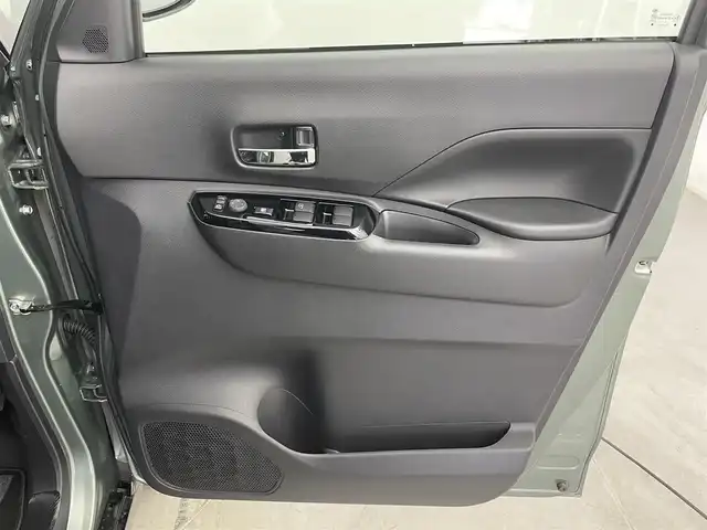 三菱 デリカミニ T プレミアム 富山県 2023(令5)年 0.5万km ＤグリーンⅡ 4WD/社外ナビ（AM/FM/CD/DVD/SD/BT）/フルセグTV/アラウンドビューモニター/衝突被害軽減ブレーキシステム/マイパイロット/アダプティブクルーズコントロール/車線逸脱防止支援機能/オートマチックハイビーム/LEDヘッドライト/ハーフレザーシート/前席シートヒーター/ステアリングヒーター/デジタルインナーミラー/パドルシフト/コーナーセンサー前後/ダウンヒルアシストコントロール/純正15インチAW/スマートキー×２/プッシュスタート/取扱説明書/保証書/社外フロアマット