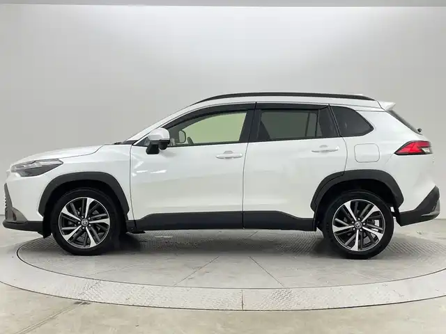 トヨタ カローラ クロス ハイブリッド Z 新潟県 2021(令3)年 5.2万km プラチナホワイトパールマイカ 禁煙車/ワンオーナー/純正ディスプレイオーディオ/　フルセグ/USB/Bluetooth/Miracast/　ナビ無料期間終了/バックカメラ/コーナーセンサー/ハーフレザーシート/前席シートヒーター/運転席パワーシート/パワーバックドア/LEDヘッドライト/オートライト/フォグランプ/オートハイビーム/レーダークルーズコントロール/電動格納式ミラー/ETC/社外ルミ付きスタッドレス/　（積み込み８mm）/新車時保証書/取扱説明書/スペアキー