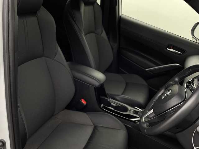 トヨタ カローラ クロス ハイブリッド Z 新潟県 2021(令3)年 5.2万km プラチナホワイトパールマイカ 禁煙車/ワンオーナー/純正ディスプレイオーディオ/　フルセグ/USB/Bluetooth/Miracast/　ナビ無料期間終了/バックカメラ/コーナーセンサー/ハーフレザーシート/前席シートヒーター/運転席パワーシート/パワーバックドア/LEDヘッドライト/オートライト/フォグランプ/オートハイビーム/レーダークルーズコントロール/電動格納式ミラー/ETC/社外ルミ付きスタッドレス/　（積み込み８mm）/新車時保証書/取扱説明書/スペアキー