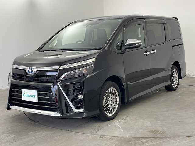 トヨタ ヴォクシー ハイブリッド ZS 煌Ⅲ 兵庫県 2021(令3)年 1.8万km ブラック [簡単登録・DNクレーム無効]/・純正メモリナビ/AM/FM/CD/DVD/USB/SD/・フルセグTV/・Bluetooth接続/・アップルカープレイ/・クルーズコントロール/・バックカメラ/・前席シートヒーター/・前後ドライブレコーダー/・ビルトインETC/・両側パワースライドドア/・レーンキープアシスト/・衝突被害軽減システム/・横滑り防止装置/・コーナーセンサー/・LEDヘッドライト/・フロアマット/・16インチ純正アルミホイール/・