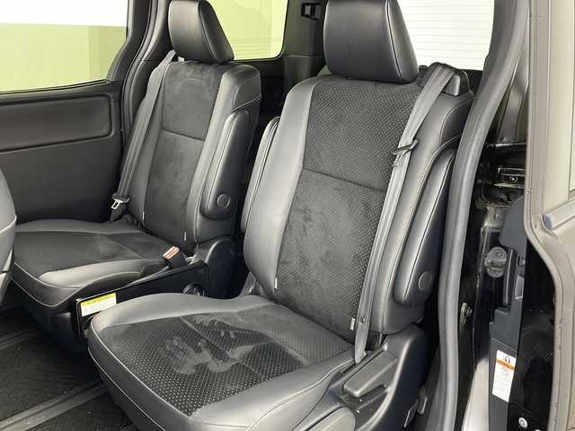 トヨタ ヴォクシー ハイブリッド ZS 煌Ⅲ 兵庫県 2021(令3)年 1.8万km ブラック [簡単登録・DNクレーム無効]/・純正メモリナビ/AM/FM/CD/DVD/USB/SD/・フルセグTV/・Bluetooth接続/・アップルカープレイ/・クルーズコントロール/・バックカメラ/・前席シートヒーター/・前後ドライブレコーダー/・ビルトインETC/・両側パワースライドドア/・レーンキープアシスト/・衝突被害軽減システム/・横滑り防止装置/・コーナーセンサー/・LEDヘッドライト/・フロアマット/・16インチ純正アルミホイール/・