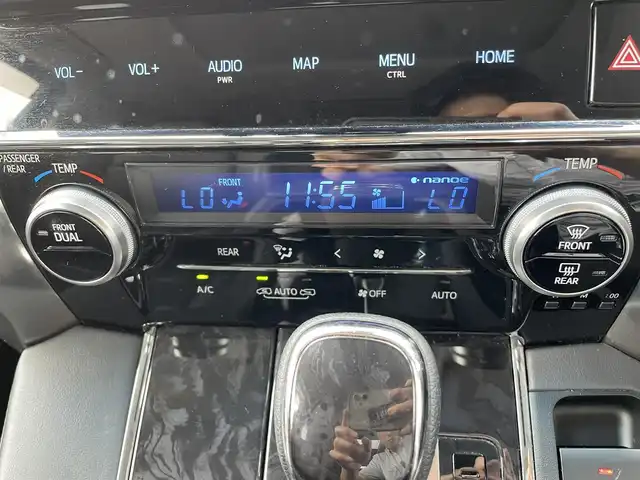 トヨタ ヴェルファイア Z Gエディション 千葉県 2019(令1)年 3.8万km ブラック 純正10インチナビ/(BT/AM/FM/CD/DVD/フルセグTV)/バックカメラ/純正フリップダウンモニター/サンルーフ/衝突被害軽減システム/車線逸脱警報/クルーズコントロール/レザーシート/両側パワースライドドア/横滑り防止装置/ETC/ドライブレコーダー/LEDヘッドライト/フォグランプ/オートライト/ウィンカーミラー/電動格納ミラー/純正18インチAW/シートヒーター/エアシート/シートリフター/ステアリングヒーター/プッシュスタート/スマートキー/フロアマット/ドアバイザー/スペアキー/取扱説明書/保証書