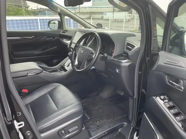 トヨタ ヴェルファイア Z Gエディション 千葉県 2019(令1)年 3.8万km ブラック 純正10インチナビ/(BT/AM/FM/CD/DVD/フルセグTV)/バックカメラ/純正フリップダウンモニター/サンルーフ/衝突被害軽減システム/車線逸脱警報/クルーズコントロール/レザーシート/両側パワースライドドア/横滑り防止装置/ETC/ドライブレコーダー/LEDヘッドライト/フォグランプ/オートライト/ウィンカーミラー/電動格納ミラー/純正18インチAW/シートヒーター/エアシート/シートリフター/ステアリングヒーター/プッシュスタート/スマートキー/フロアマット/ドアバイザー/スペアキー/取扱説明書/保証書