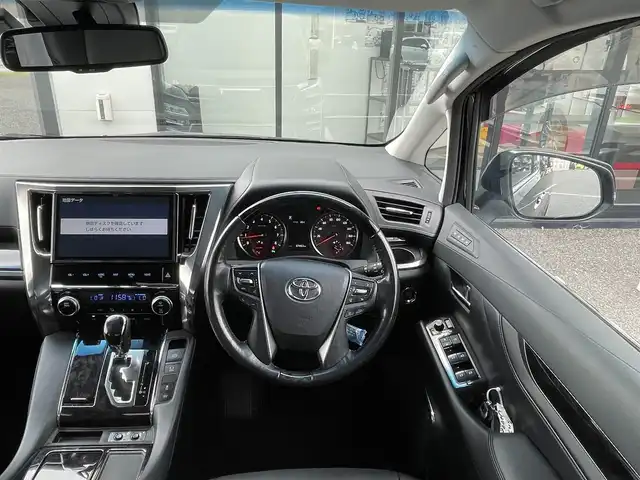 トヨタ ヴェルファイア Z Gエディション 千葉県 2019(令1)年 3.8万km ブラック 純正10インチナビ/(BT/AM/FM/CD/DVD/フルセグTV)/バックカメラ/純正フリップダウンモニター/サンルーフ/衝突被害軽減システム/車線逸脱警報/クルーズコントロール/レザーシート/両側パワースライドドア/横滑り防止装置/ETC/ドライブレコーダー/LEDヘッドライト/フォグランプ/オートライト/ウィンカーミラー/電動格納ミラー/純正18インチAW/シートヒーター/エアシート/シートリフター/ステアリングヒーター/プッシュスタート/スマートキー/フロアマット/ドアバイザー/スペアキー/取扱説明書/保証書