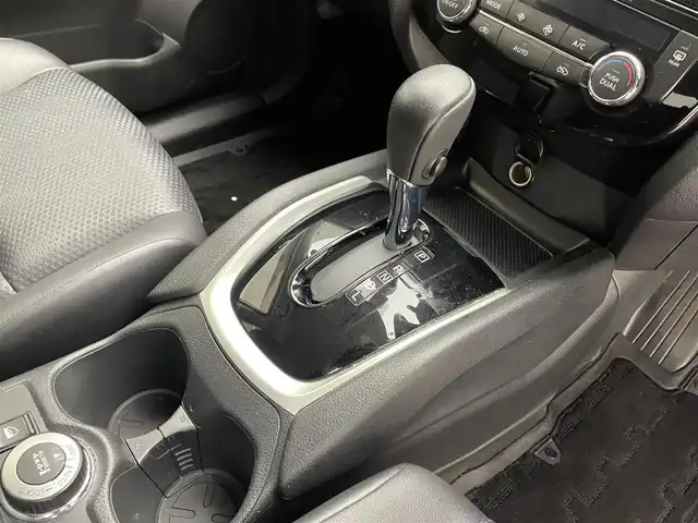 日産 エクストレイル 20X 兵庫県 2018(平30)年 5.3万km ブリリアントホワイトパール 純正9インチナビ/フルセグ C D DVD BD MSV BT AUX/アラウンドビューモニター/エマージェンシーブレーキ/LDA/進入禁止警報/デジタルインナーミラー/パワーバックドア/ETC/ダウンヒルアシストコントロール/スマートキー/ドアバイザー/純正18インチアルミホイール