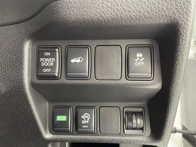 日産 エクストレイル 20X 兵庫県 2018(平30)年 5.3万km ブリリアントホワイトパール 純正9インチナビ/フルセグ C D DVD BD MSV BT AUX/アラウンドビューモニター/エマージェンシーブレーキ/LDA/進入禁止警報/デジタルインナーミラー/パワーバックドア/ETC/ダウンヒルアシストコントロール/スマートキー/ドアバイザー/純正18インチアルミホイール