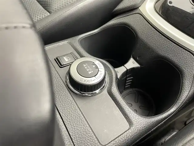 日産 エクストレイル 20X 兵庫県 2018(平30)年 5.3万km ブリリアントホワイトパール 純正9インチナビ/フルセグ C D DVD BD MSV BT AUX/アラウンドビューモニター/エマージェンシーブレーキ/LDA/進入禁止警報/デジタルインナーミラー/パワーバックドア/ETC/ダウンヒルアシストコントロール/スマートキー/ドアバイザー/純正18インチアルミホイール