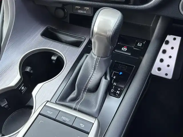 レクサス ＲＸ 300 Fスポーツ 大分県 2019(令1)年 2.9万km ブラック ・純正ナビ(BT/CD/DVD/SD/AUX/USB/Miracast)/・全方位カメラ/・フルセグテレビ/・ムーンルーフ/・ヘッドアップディスプレイ/・テレビキャンセラー/・AC100V/・レーダークルーズコントロール/・ドライブレコーダー/・ETC 2.0/・プリクラッシュセーフティ/・ブラインドスポットモニター/・パドルシフト/・ステアリングリモコン/・ステアリングヒーター/・パワーシート/・シートメモリー/・シートヒーター/・シートクーラー/・ブレーキホールド/・電動リアゲート/・スマートキー/・プッシュスタートボタン/・純正アルミホイール