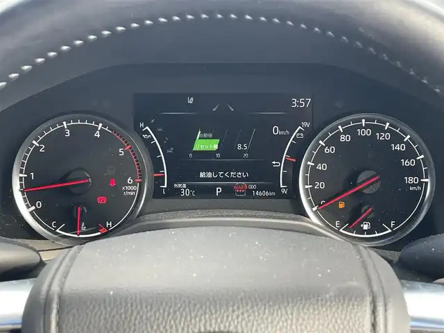 トヨタ ランドクルーザー ZX 滋賀県 2022(令4)年 1.5万km プレシャスホワイトパール ワンオーナー/電動サンルーフ/純正9型ディスプレイ/・Bluetooth/フルセグ/・CD/DVD/アラウンドビューモニター/ウッドコンビステアリング/ステアリングリモコン/ステアリングヒーター/ETC2.0/前後ドライブレコーダー/黒革シート/前席パワーシート/全席シートベンチレーション/全席シートヒーター/マルチテレインセレクト/電動デフロック/パワーバックドア/トヨタセーフティセンス/・レーダークルーズコントロール/・レーンディパーチャーアラート/・ブラインドスポットモニター/・プリクラッシュセーフティ/・クリアランスソナー/・リヤクロストラフィックアラート/・ロードサインアシスト/・ヘッドアップディスプレイ/プロジェクター式LEDヘッドランプ/フォグライト/オートハイビーム/指紋認証スタートスイッチ/スマートキー