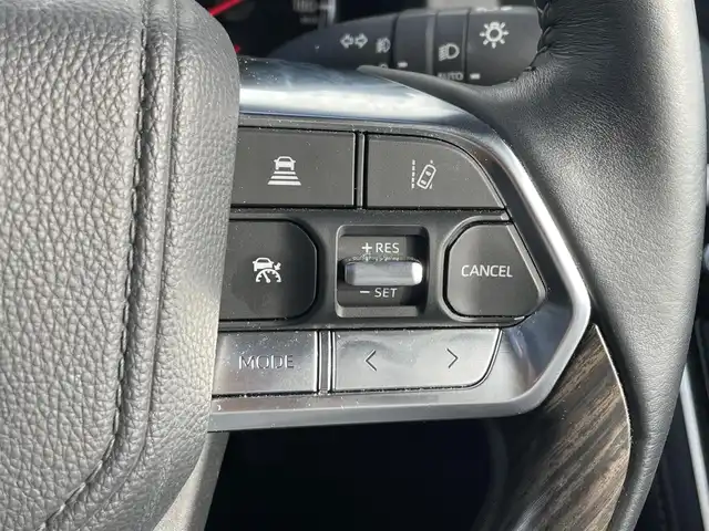 トヨタ ランドクルーザー ZX 滋賀県 2022(令4)年 1.5万km プレシャスホワイトパール ワンオーナー/電動サンルーフ/純正9型ディスプレイ/・Bluetooth/フルセグ/・CD/DVD/アラウンドビューモニター/ウッドコンビステアリング/ステアリングリモコン/ステアリングヒーター/ETC2.0/前後ドライブレコーダー/黒革シート/前席パワーシート/全席シートベンチレーション/全席シートヒーター/マルチテレインセレクト/電動デフロック/パワーバックドア/トヨタセーフティセンス/・レーダークルーズコントロール/・レーンディパーチャーアラート/・ブラインドスポットモニター/・プリクラッシュセーフティ/・クリアランスソナー/・リヤクロストラフィックアラート/・ロードサインアシスト/・ヘッドアップディスプレイ/プロジェクター式LEDヘッドランプ/フォグライト/オートハイビーム/指紋認証スタートスイッチ/スマートキー