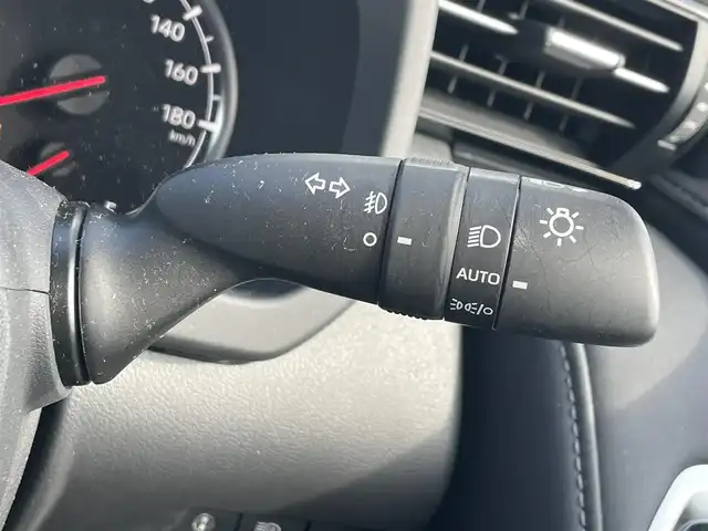 トヨタ ランドクルーザー ZX 滋賀県 2022(令4)年 1.5万km プレシャスホワイトパール ワンオーナー/電動サンルーフ/純正9型ディスプレイ/・Bluetooth/フルセグ/・CD/DVD/アラウンドビューモニター/ウッドコンビステアリング/ステアリングリモコン/ステアリングヒーター/ETC2.0/前後ドライブレコーダー/黒革シート/前席パワーシート/全席シートベンチレーション/全席シートヒーター/マルチテレインセレクト/電動デフロック/パワーバックドア/トヨタセーフティセンス/・レーダークルーズコントロール/・レーンディパーチャーアラート/・ブラインドスポットモニター/・プリクラッシュセーフティ/・クリアランスソナー/・リヤクロストラフィックアラート/・ロードサインアシスト/・ヘッドアップディスプレイ/プロジェクター式LEDヘッドランプ/フォグライト/オートハイビーム/指紋認証スタートスイッチ/スマートキー