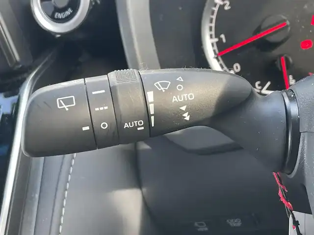 トヨタ ランドクルーザー ZX 滋賀県 2022(令4)年 1.5万km プレシャスホワイトパール ワンオーナー/電動サンルーフ/純正9型ディスプレイ/・Bluetooth/フルセグ/・CD/DVD/アラウンドビューモニター/ウッドコンビステアリング/ステアリングリモコン/ステアリングヒーター/ETC2.0/前後ドライブレコーダー/黒革シート/前席パワーシート/全席シートベンチレーション/全席シートヒーター/マルチテレインセレクト/電動デフロック/パワーバックドア/トヨタセーフティセンス/・レーダークルーズコントロール/・レーンディパーチャーアラート/・ブラインドスポットモニター/・プリクラッシュセーフティ/・クリアランスソナー/・リヤクロストラフィックアラート/・ロードサインアシスト/・ヘッドアップディスプレイ/プロジェクター式LEDヘッドランプ/フォグライト/オートハイビーム/指紋認証スタートスイッチ/スマートキー