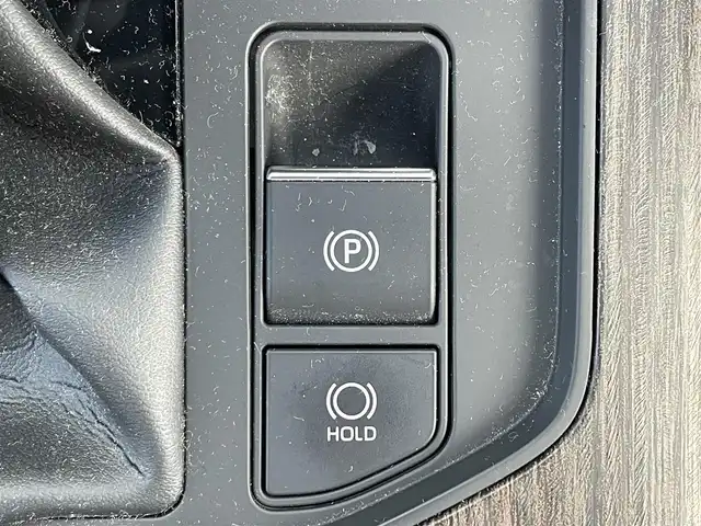 トヨタ ランドクルーザー ZX 滋賀県 2022(令4)年 1.5万km プレシャスホワイトパール ワンオーナー/電動サンルーフ/純正9型ディスプレイ/・Bluetooth/フルセグ/・CD/DVD/アラウンドビューモニター/ウッドコンビステアリング/ステアリングリモコン/ステアリングヒーター/ETC2.0/前後ドライブレコーダー/黒革シート/前席パワーシート/全席シートベンチレーション/全席シートヒーター/マルチテレインセレクト/電動デフロック/パワーバックドア/トヨタセーフティセンス/・レーダークルーズコントロール/・レーンディパーチャーアラート/・ブラインドスポットモニター/・プリクラッシュセーフティ/・クリアランスソナー/・リヤクロストラフィックアラート/・ロードサインアシスト/・ヘッドアップディスプレイ/プロジェクター式LEDヘッドランプ/フォグライト/オートハイビーム/指紋認証スタートスイッチ/スマートキー