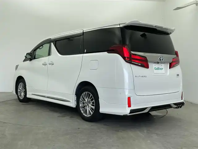 トヨタ アルファードハイブリット S タイプゴールドⅢ 富山県 2023(令5)年 3.5万km ホワイトパールクリスタルシャイン サンルーフ/モデリスタエアロ/JBLサウンド/純正10.5型ディスプレイオーディオ（ナビ機能有）/AM/FM/DVD/BT/USB/フルセグ）/全方位カメラ/純正後席モニター/ETC/デジタルインナーミラー/ハーフレザーシート/ブラインドスポットモニター/衝突被害軽減システム/レーダークルーズコントロール/レーンキープアシスト/コーナーセンサー/横滑り防止装置/純正アルミホイール/社外フロアマット/両側パワースライドドア/オートLEDライト/オートマチックハイビーム/革巻きステアリング/ステアリングスイッチ/スマートキー/スペアキー