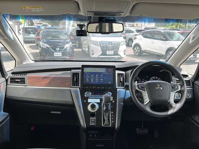 三菱 デリカＤ：５ P 大阪府 2023(令5)年 0.8万km アメジストブラック 純正10.1型ナビ/アラウンドビューモニター/フルセグTV/ETC/ドライブレコーダー/e-Assist/・衝突軽減ブレーキ/・車線逸脱警報システム/・後側方車両検知警報システム/・誤発進抑制機能/・レーダークルーズコントロール/・オートマチックハイビーム/シートヒーター/パワーシート/ステアリングヒーター/両側パワースライドドア/パワーバックドア/パドルシフト/アイドリングストップ/保証書/取説