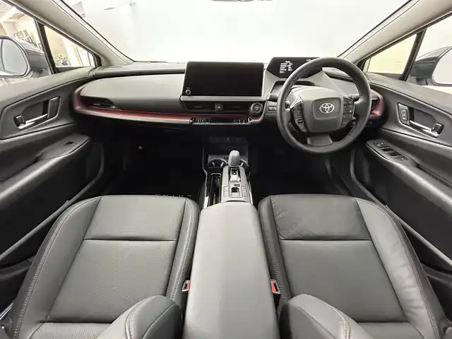 トヨタ プリウス Z 道央・札幌 2023(令5)年 0.4万km プラチナホワイトパールマイカ ・４WD/・寒冷地仕様/・パノラマルーフ/・12型ディスプレイオーディオ/・パノラミックビューモニター/・デジタルインナーミラー/・ワイヤレス充電/・ビルトインETC2.0/・トヨタセーフティセンス/・レーダークルーズコントロール/・オートハイビーム/・PCS/・PDA/・RCTA/・RCD/・PKSB/・RSA/・BSM/・パーキングアシスト/・レザーシート/・D席パワーシート/・前席シートヒーター/・前席シートベンチレーション/・パワーバックドア/・LEDヘッドライト/・フォグライト/・オートライト/・純正フロアマット