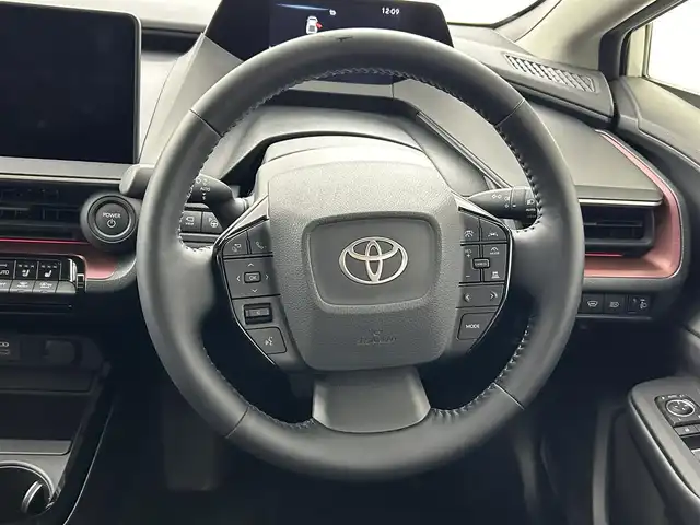 トヨタ プリウス Z 道央・札幌 2023(令5)年 0.4万km プラチナホワイトパールマイカ ・４WD/・寒冷地仕様/・パノラマルーフ/・12型ディスプレイオーディオ/・パノラミックビューモニター/・デジタルインナーミラー/・ワイヤレス充電/・ビルトインETC2.0/・トヨタセーフティセンス/・レーダークルーズコントロール/・オートハイビーム/・PCS/・PDA/・RCTA/・RCD/・PKSB/・RSA/・BSM/・パーキングアシスト/・レザーシート/・D席パワーシート/・前席シートヒーター/・前席シートベンチレーション/・パワーバックドア/・LEDヘッドライト/・フォグライト/・オートライト/・純正フロアマット