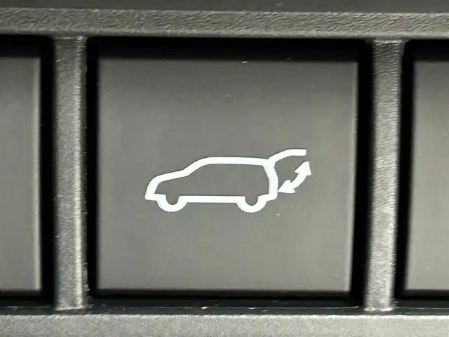 トヨタ プリウス Z 道央・札幌 2023(令5)年 0.4万km プラチナホワイトパールマイカ ・４WD/・寒冷地仕様/・パノラマルーフ/・12型ディスプレイオーディオ/・パノラミックビューモニター/・デジタルインナーミラー/・ワイヤレス充電/・ビルトインETC2.0/・トヨタセーフティセンス/・レーダークルーズコントロール/・オートハイビーム/・PCS/・PDA/・RCTA/・RCD/・PKSB/・RSA/・BSM/・パーキングアシスト/・レザーシート/・D席パワーシート/・前席シートヒーター/・前席シートベンチレーション/・パワーバックドア/・LEDヘッドライト/・フォグライト/・オートライト/・純正フロアマット