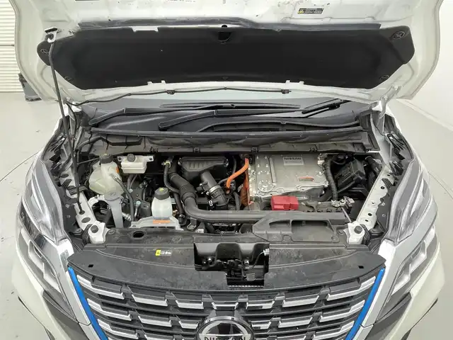 日産 セレナ e－パワー ハイウェイスター V 茨城県 2022(令4)年 1.6万km ブリリアントホワイトパール 2トーン 純正10型ナビ/全周囲カメラ/フルセグ/デジタルインナーミラー/プロパイロット/衝突被害軽減ブレーキ/車線逸脱抑制装置/オートマチックハイビーム/クリアランスソナー/BSI/両側電動スライドドア/ETC/ドラレコ/純正15インチAW/LEDヘッドライト/スマートキー