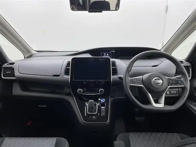 日産 セレナ e－パワー ハイウェイスター V 茨城県 2022(令4)年 1.6万km ブリリアントホワイトパール 2トーン 純正10型ナビ/全周囲カメラ/フルセグ/デジタルインナーミラー/プロパイロット/衝突被害軽減ブレーキ/車線逸脱抑制装置/オートマチックハイビーム/クリアランスソナー/BSI/両側電動スライドドア/ETC/ドラレコ/純正15インチAW/LEDヘッドライト/スマートキー