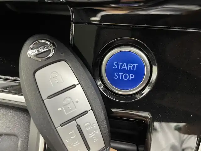 日産 セレナ e－パワー ハイウェイスター V 茨城県 2022(令4)年 1.6万km ブリリアントホワイトパール 2トーン 純正10型ナビ/全周囲カメラ/フルセグ/デジタルインナーミラー/プロパイロット/衝突被害軽減ブレーキ/車線逸脱抑制装置/オートマチックハイビーム/クリアランスソナー/BSI/両側電動スライドドア/ETC/ドラレコ/純正15インチAW/LEDヘッドライト/スマートキー