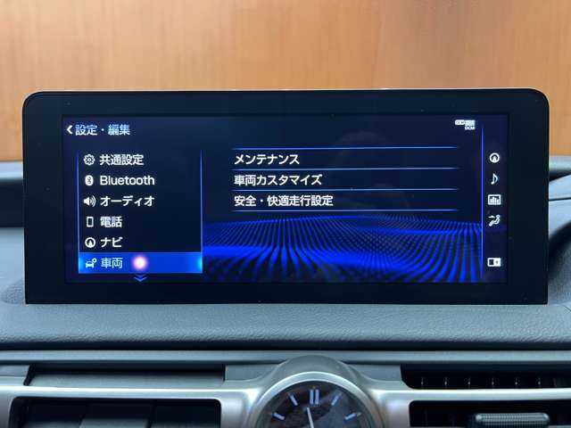 レクサス ＩＳ 300h バージョンL 千葉県 2022(令4)年 1.7万km ソニッククロム 後期型　/ムーンルーフ　/レーダークルーズ　/セミアニリン黒革　/３眼ＬＥＤヘッドライト　/ナビ　/ＴＶ　/３６０°　/Ｂｌｕｅｔｏｏｔｈ接続　/シートＨ　/エアーシート　/オートハイビーム　/セーフティシステム＋　/ＥＴＣ