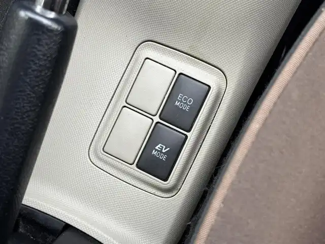 トヨタ アクア G 大分県 2014(平26)年 5万km ディープアメジストマイカメタリック ・ナビ(CD/BT/SD)/・バックカメラ/・ワンセグテレビ/・ETC/・ステアリングリモコン/・電格ミラー/・スマートキー/・プッシュスタートボタン/・フロアマット/・社外ホイール