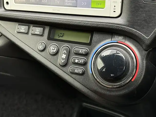 トヨタ アクア G 大分県 2014(平26)年 5万km ディープアメジストマイカメタリック ・ナビ(CD/BT/SD)/・バックカメラ/・ワンセグテレビ/・ETC/・ステアリングリモコン/・電格ミラー/・スマートキー/・プッシュスタートボタン/・フロアマット/・社外ホイール