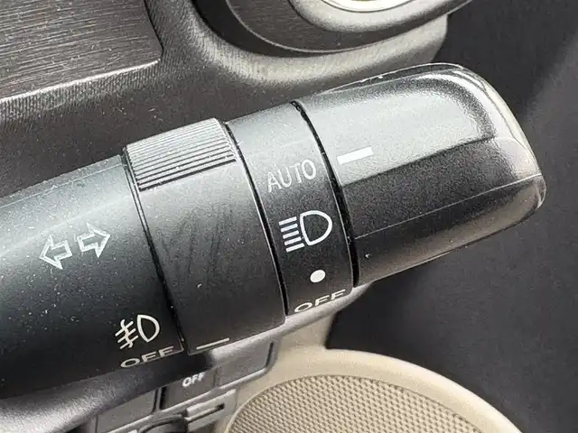 トヨタ アクア G 大分県 2014(平26)年 5万km ディープアメジストマイカメタリック ・ナビ(CD/BT/SD)/・バックカメラ/・ワンセグテレビ/・ETC/・ステアリングリモコン/・電格ミラー/・スマートキー/・プッシュスタートボタン/・フロアマット/・社外ホイール