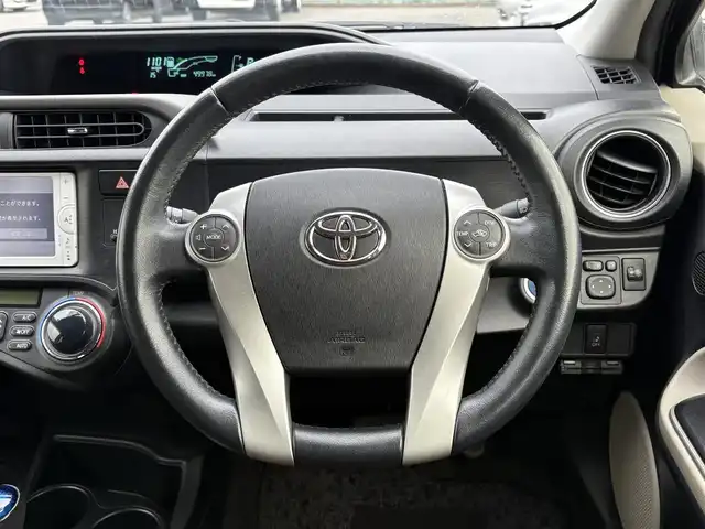 トヨタ アクア G 大分県 2014(平26)年 5万km ディープアメジストマイカメタリック ・ナビ(CD/BT/SD)/・バックカメラ/・ワンセグテレビ/・ETC/・ステアリングリモコン/・電格ミラー/・スマートキー/・プッシュスタートボタン/・フロアマット/・社外ホイール