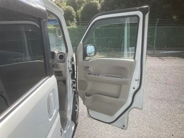 スズキ エブリィ ワゴン PZターボ 埼玉県 2019(令1)年 12.4万km パールホワイト (株)IDOMが運営する【じしゃロン鳩ヶ谷店】の自社ローン専用車両になりますこちらは現金またはオートローンご利用時の価格です。自社ローンご希望の方は別途その旨お申付け下さい/ターボ車/純正メモリナビ(品番:AVIC-RWS901)/フルセグTV/バックカメラ/プッシュスタート/左側パワースライドドア/右側イージークローザードア/ETC/純正HIDヘッドライト/社外13インチAW/衝突被害軽減システム/スマートキー/DVD再生機能付/ベンチシート