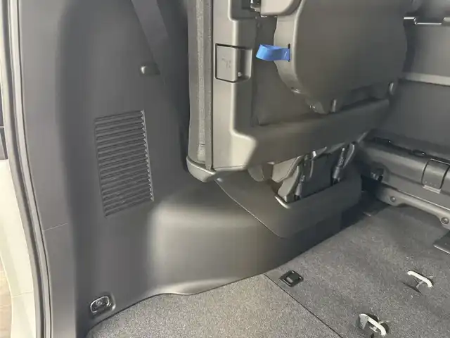 日産 セレナ e－パワー ハイウェイスター V 三重県 2025(令7)年 0.1千km プリズムホワイト 登録済未使用車/e-POWER/FF/インパネCVT/純正 12.3インチ Nissan Connectナビ/（AM/FM/USB/iPod/TV/Bluetooth/HDMI/CarPlay/AndroidAuto）/アラウンドビューモニター（移動物検知機能付）/両側ハンズフリーオートスライドドア/ドライブレコーダー前後*/ETC2.0*/安全/・プロパイロット（ナビリンク機能付）・緊急停止支援システム（SOSコール機能付）*/・エマージェンシーブレーキ/・衝突回避ステアリングアシスト/・LI（車線逸脱防止支援システム）＋LDW（車線逸脱警報）/・BSI（後側方衝突防止支援）＋BSW（後側方車両検知警報）/・RCTA（後退時車両検知警報）/・DA（ふらつき警報）/・踏み間違い衝突防止アシスト/・標識検知（進入禁止/最高速度/一時停止）/・フロント＆バックソナー/など/その他装備/・インテリジェントルームミラー*/・左右・後席独立オートエアコン/・オートライト、LEDヘッドライト、アダプティブLEDヘッドライト/・電動パーキングブレーキ＆ブレーキホールド/・USB充電ジャック（TYPE-Ax1、TYPE-Cx5）/・デュアルバックドア/・純正16inAW/・保/取/・スマートキーx2/など