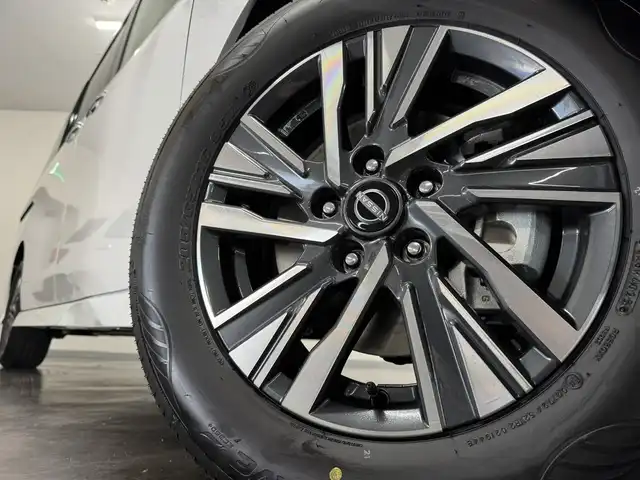 日産 セレナ e－パワー ハイウェイスター V 三重県 2025(令7)年 0.1千km プリズムホワイト 登録済未使用車/e-POWER/FF/インパネCVT/純正 12.3インチ Nissan Connectナビ/（AM/FM/USB/iPod/TV/Bluetooth/HDMI/CarPlay/AndroidAuto）/アラウンドビューモニター（移動物検知機能付）/両側ハンズフリーオートスライドドア/ドライブレコーダー前後*/ETC2.0*/安全/・プロパイロット（ナビリンク機能付）・緊急停止支援システム（SOSコール機能付）*/・エマージェンシーブレーキ/・衝突回避ステアリングアシスト/・LI（車線逸脱防止支援システム）＋LDW（車線逸脱警報）/・BSI（後側方衝突防止支援）＋BSW（後側方車両検知警報）/・RCTA（後退時車両検知警報）/・DA（ふらつき警報）/・踏み間違い衝突防止アシスト/・標識検知（進入禁止/最高速度/一時停止）/・フロント＆バックソナー/など/その他装備/・インテリジェントルームミラー*/・左右・後席独立オートエアコン/・オートライト、LEDヘッドライト、アダプティブLEDヘッドライト/・電動パーキングブレーキ＆ブレーキホールド/・USB充電ジャック（TYPE-Ax1、TYPE-Cx5）/・デュアルバックドア/・純正16inAW/・保/取/・スマートキーx2/など